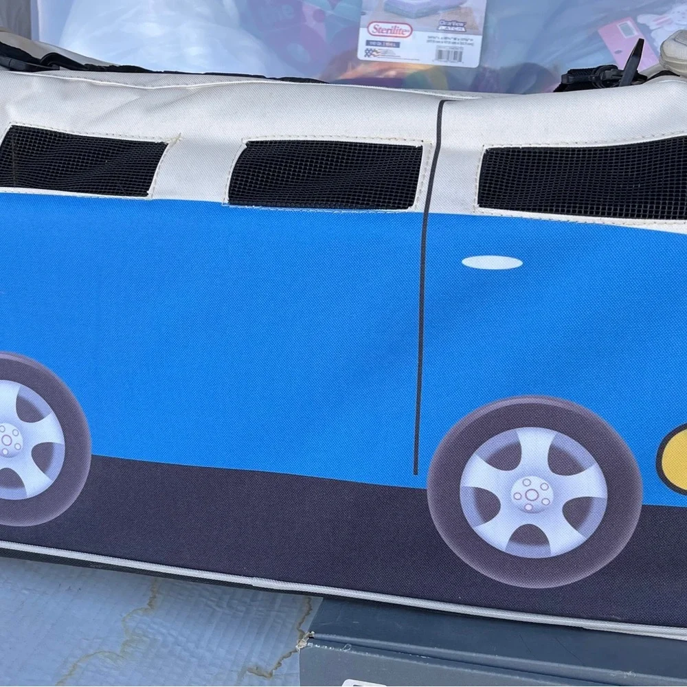 Retro Camper Pet Travel Carrier used twice. Puppies out grew carrier.